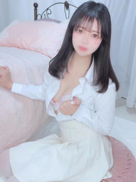 ひとみ E+アイドルスクール新宿・歌舞伎町店（デリヘル）