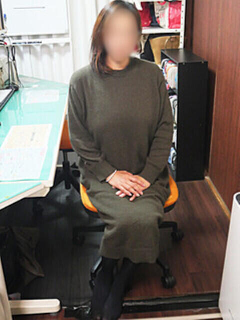 岸 誘惑マル秘ミセス（人妻デリヘル）