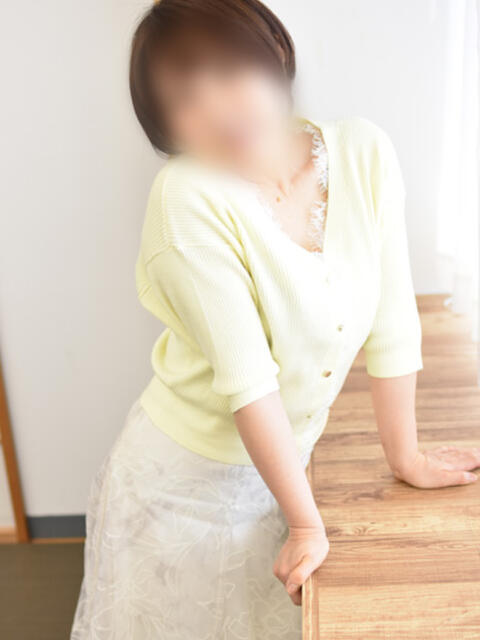 こころ(昭和47年生まれ) 熟年カップル名古屋～生電話からの営み～（人妻・熟女デリヘル）