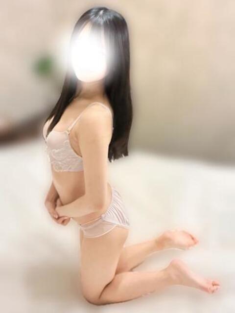 なる 京都美女図鑑 〜素人専門店LUXE〜（デリヘル）