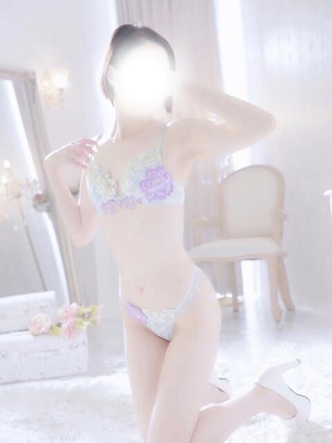 百華(ももか) エリートな人妻たち新宿（人妻デリヘル）