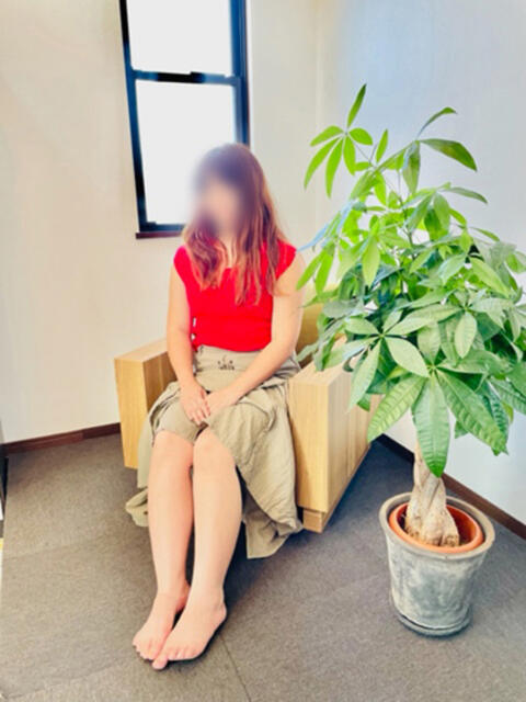 友利奈（ゆりな） おもてなし婦人（人妻系デリヘル）