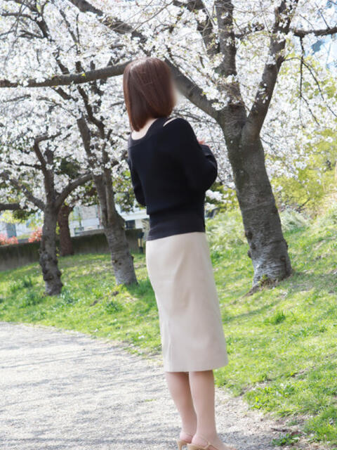 いと 奥鉄オクテツ大阪（駅待ち合わせ型人妻デリヘル）