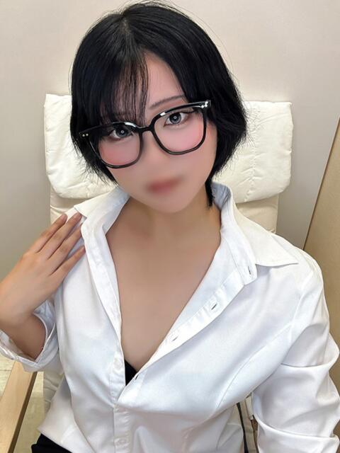 虹星　もな ノーパンパンスト スケベなOL梅田・兎我野店（ホテヘル）