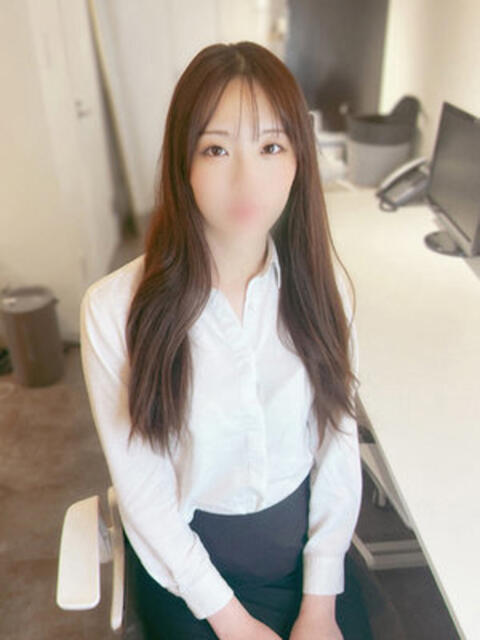 山田にいな e女商事 池袋店（ホテヘル＆デリヘル）