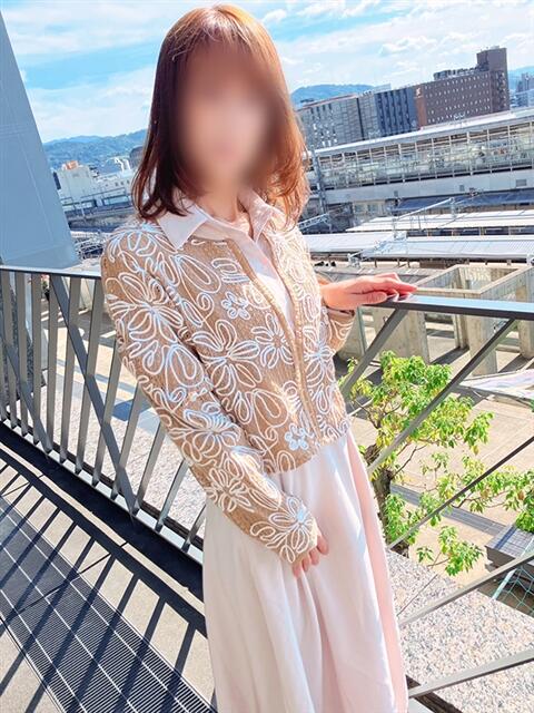 永山 菜緒 昼妻夜 滋賀店(駅待ち合わせ人妻デリヘル)