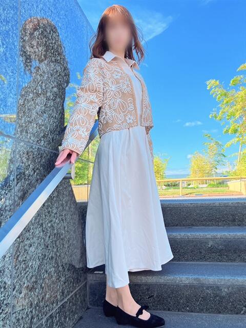 永山 菜緒 昼妻夜 滋賀店(駅待ち合わせ人妻デリヘル)