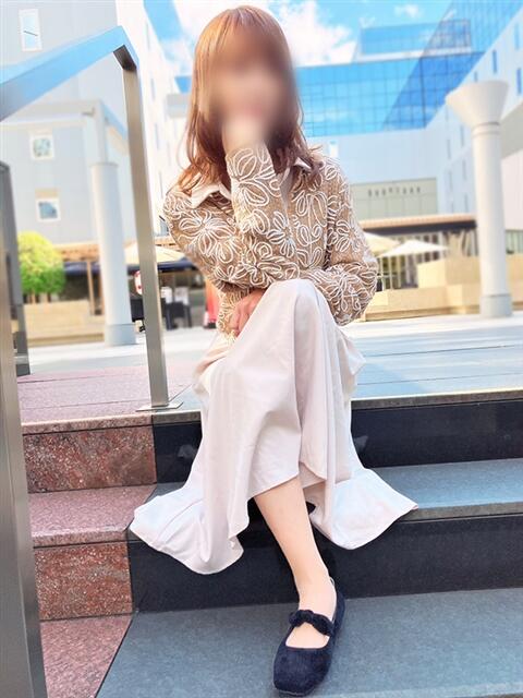 永山 菜緒 昼妻夜 滋賀店(駅待ち合わせ人妻デリヘル)