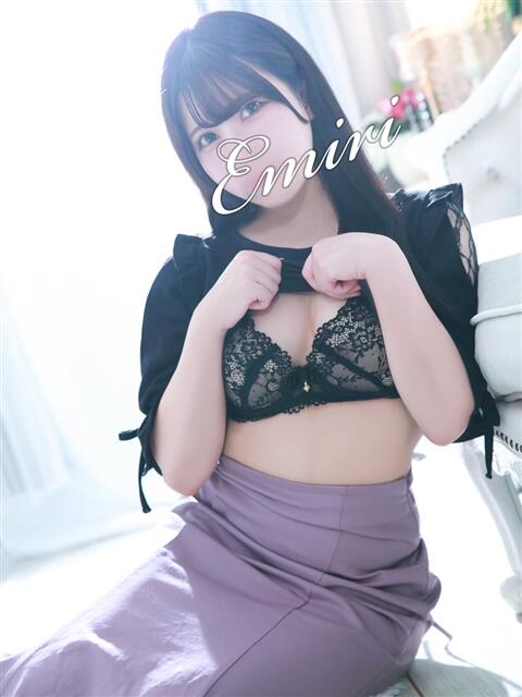 えみり 沼津人妻花壇（待ち合わせ型人妻デリへル）