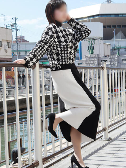 いお 奥鉄オクテツ大阪（駅待ち合わせ型人妻デリヘル）