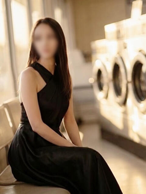 美緒(みお) エクレア神田-ECLAIR-天然貴姉乳舐手淫（派遣手コキ）