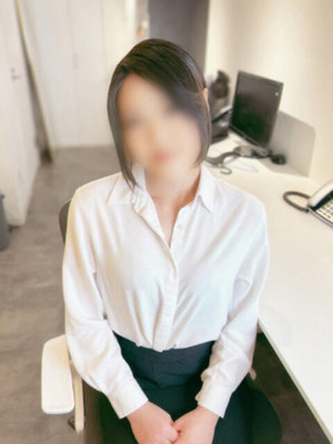 綾瀬ちかげ e女商事 池袋店（ホテヘル＆デリヘル）