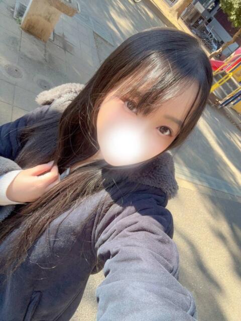 めい(素人系Fカップ美少女) おクンニ天国~Rising Group~(店舗型オナクラ(クンニ☓手コキ))