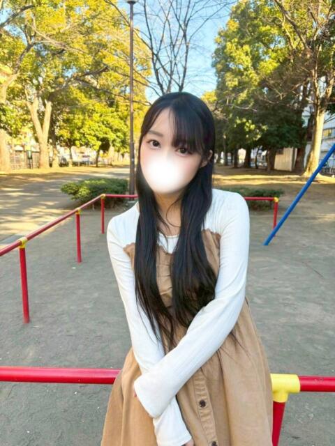 めい(素人系Fカップ美少女) おクンニ天国~Rising Group~(店舗型オナクラ(クンニ☓手コキ))