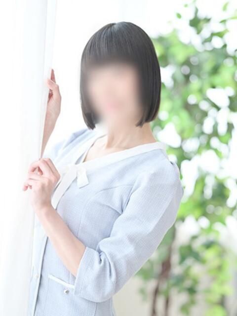 すず 梅田アバンチュール（人妻ホテヘル）