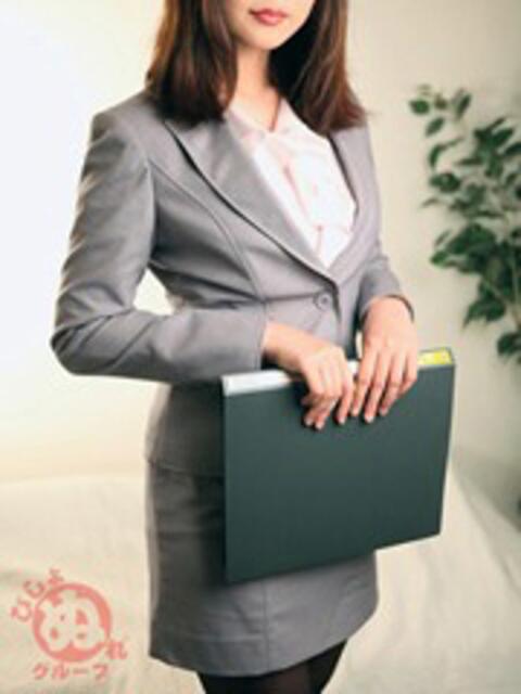 コノハ びしょぬれ潮吹秘書（素人コスプレデリヘル）