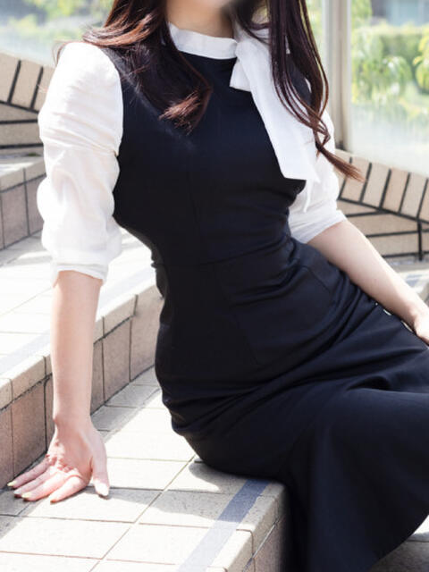 りおな 奥鉄オクテツ大阪（駅待ち合わせ型人妻デリヘル）