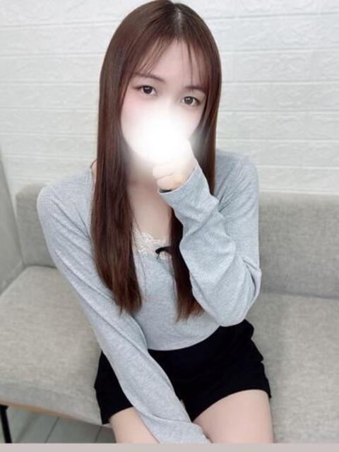 電撃出勤！最高級美女かりなさん ロイヤル　アテンダー（デリヘル）