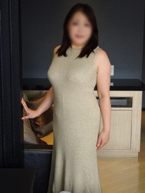 秋吉はな 派遣妻（はけんづま）（待ち合わせ型人妻専門デリヘル）