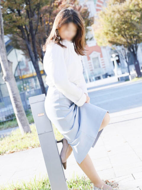 みこ 奥鉄オクテツ大阪（駅待ち合わせ型人妻デリヘル）