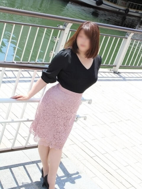 えな 奥鉄オクテツ大阪（駅待ち合わせ型人妻デリヘル）