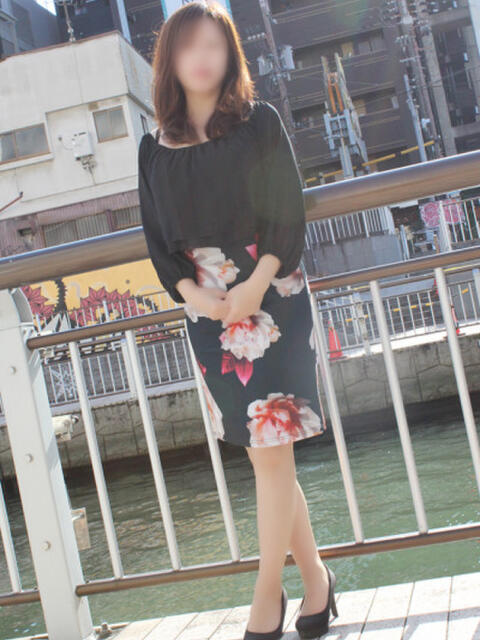 とも 奥鉄オクテツ大阪（駅待ち合わせ型人妻デリヘル）