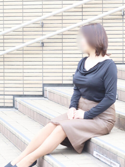 しずか 奥鉄オクテツ大阪（駅待ち合わせ型人妻デリヘル）