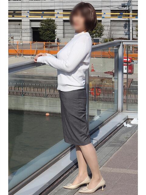 かなを 奥鉄オクテツ大阪（駅待ち合わせ型人妻デリヘル）