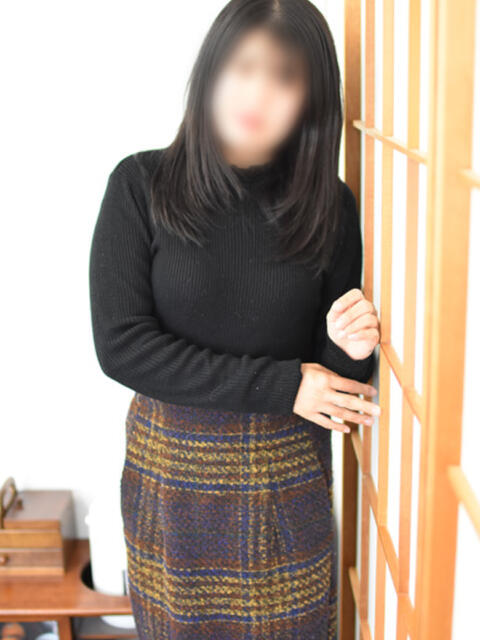 すみれ(昭和62年生まれ) 熟年カップル名古屋～生電話からの営み～（人妻・熟女デリヘル）