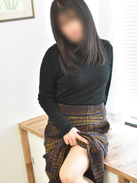 すみれ(昭和62年生まれ) 熟年カップル名古屋～生電話からの営み～（人妻・熟女デリヘル）