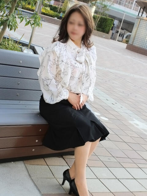 ももえ 奥鉄オクテツ大阪（駅待ち合わせ型人妻デリヘル）