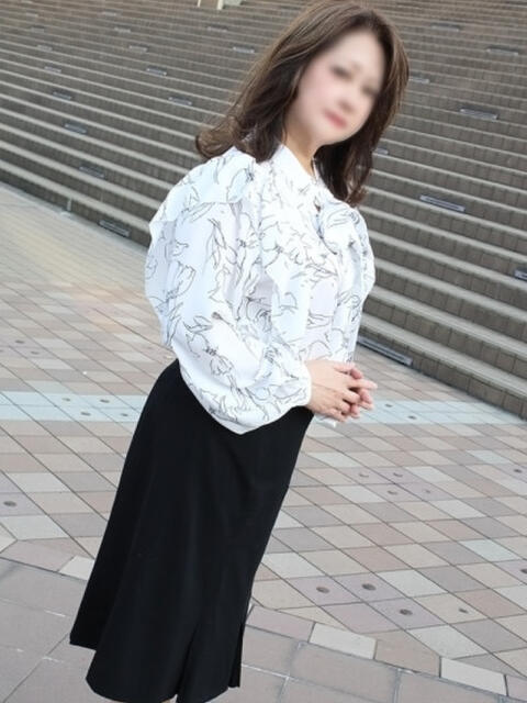 ももえ 奥鉄オクテツ大阪（駅待ち合わせ型人妻デリヘル）