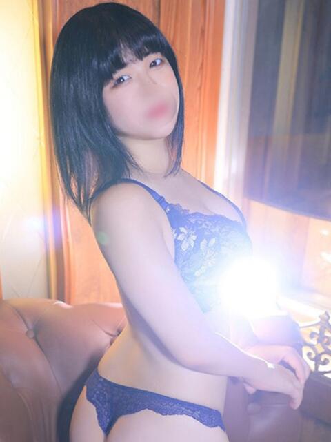 白川　ゆみ ノーパンパンスト スケベなOL梅田・兎我野店（ホテヘル）