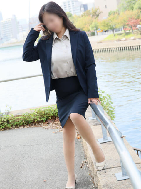 なない 奥鉄オクテツ大阪(駅待ち合わせ型人妻デリヘル)