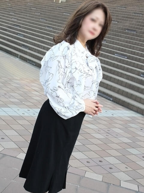 ももえ 奥鉄オクテツ大阪(駅待ち合わせ型人妻デリヘル)