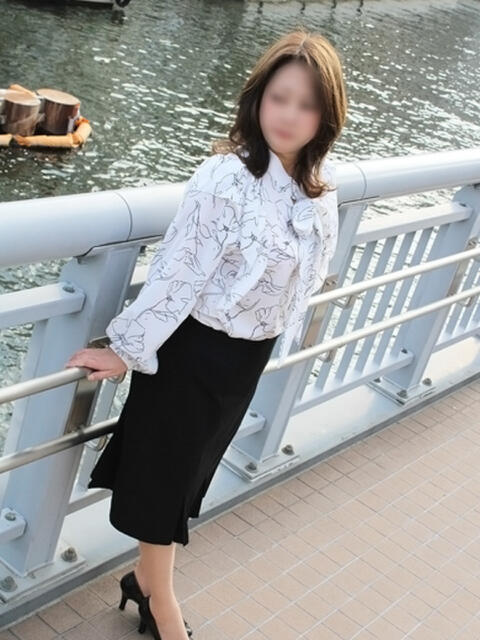 ももえ 奥鉄オクテツ大阪(駅待ち合わせ型人妻デリヘル)