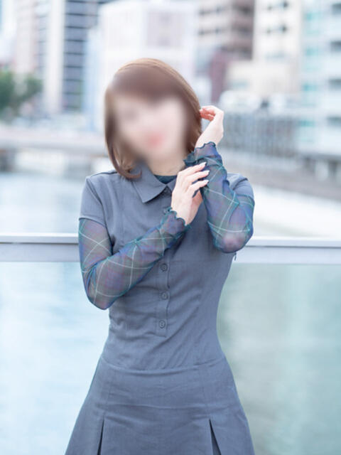 かすみ 奥鉄オクテツ大阪(駅待ち合わせ型人妻デリヘル)
