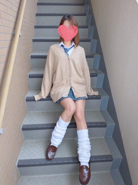 新入生 せな 青チェと赤チェ(派遣型オナクラ(手コキ))