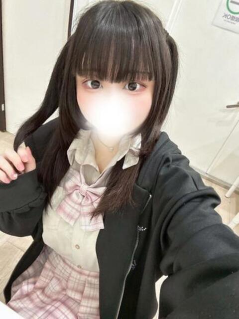 黒髪のロリ顏ド痴女あきなちゃん ロイヤル　アテンダー（デリヘル）