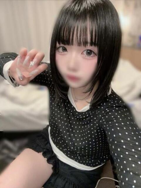 18歳黒髪ドMロリ系なつきちゃん ロイヤル　アテンダー（デリヘル）