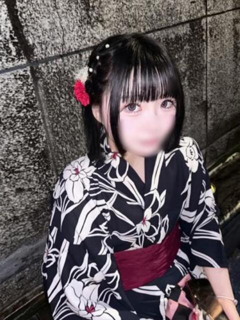 18歳黒髪ドMロリ系なつきちゃん ロイヤル　アテンダー（デリヘル）