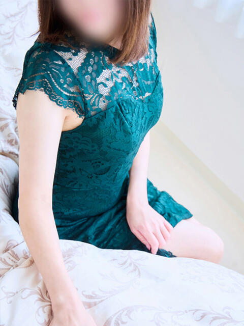 ちなつ 梅田アバンチュール（人妻ホテヘル）