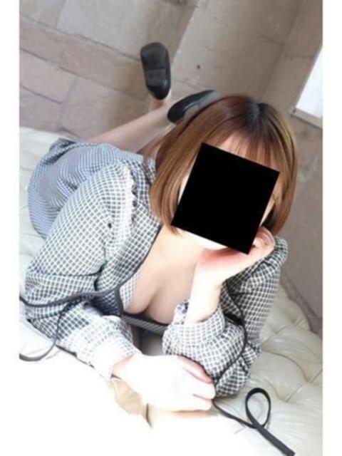 なぎ 逢って30秒で即尺（人妻・熟女待ち合わせデリヘル）