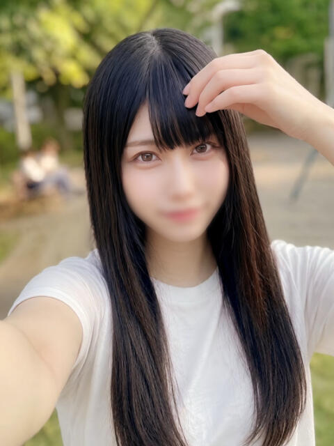 えみり 美コキ手少女（派遣型オナクラ(手コキ)）