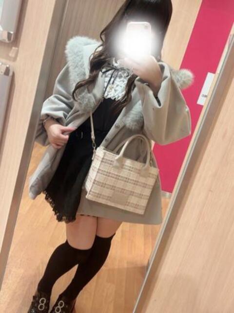 地元ドM未経験18歳りおちゃん ロイヤル　アテンダー（デリヘル）