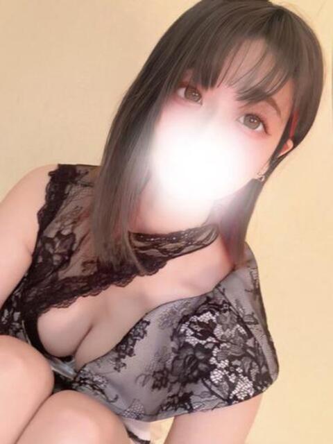 細み巨乳エロ美女つきみちゃん ロイヤル　アテンダー（デリヘル）