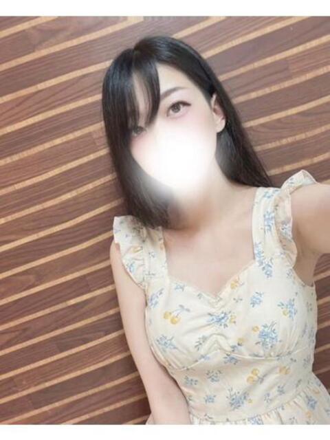細み巨乳エロ美女つきみちゃん ロイヤル　アテンダー（デリヘル）