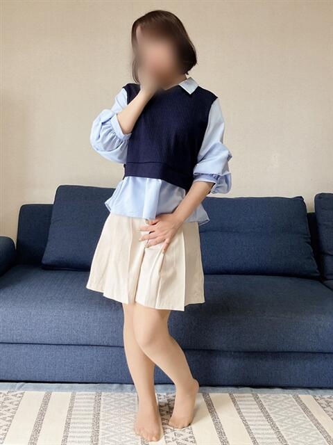 織月 彩葉 昼妻夜 滋賀店（駅待ち合わせ人妻デリヘル）