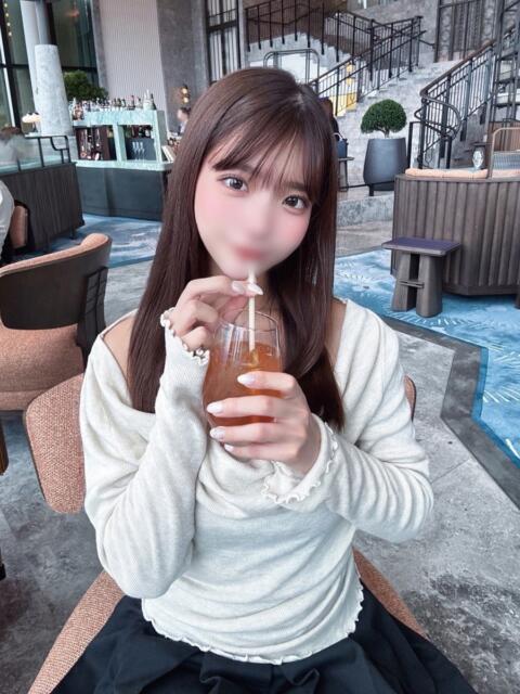 えみり・激推し嬢 Platinum Legend(プラチナムレジェンド)(デリヘル)