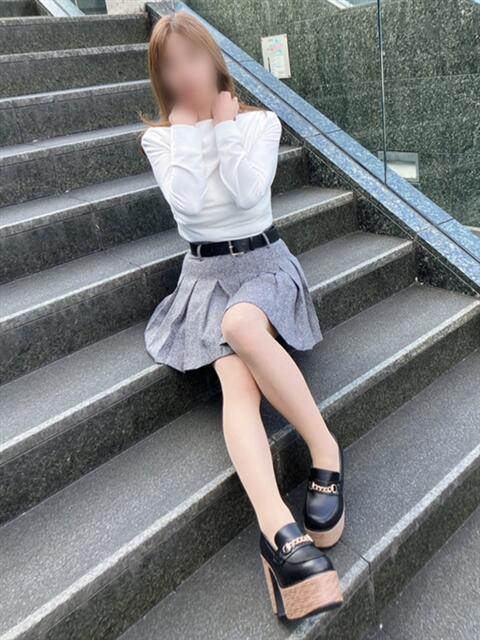 星乃 陽奈 昼妻夜 滋賀店(駅待ち合わせ人妻デリヘル)